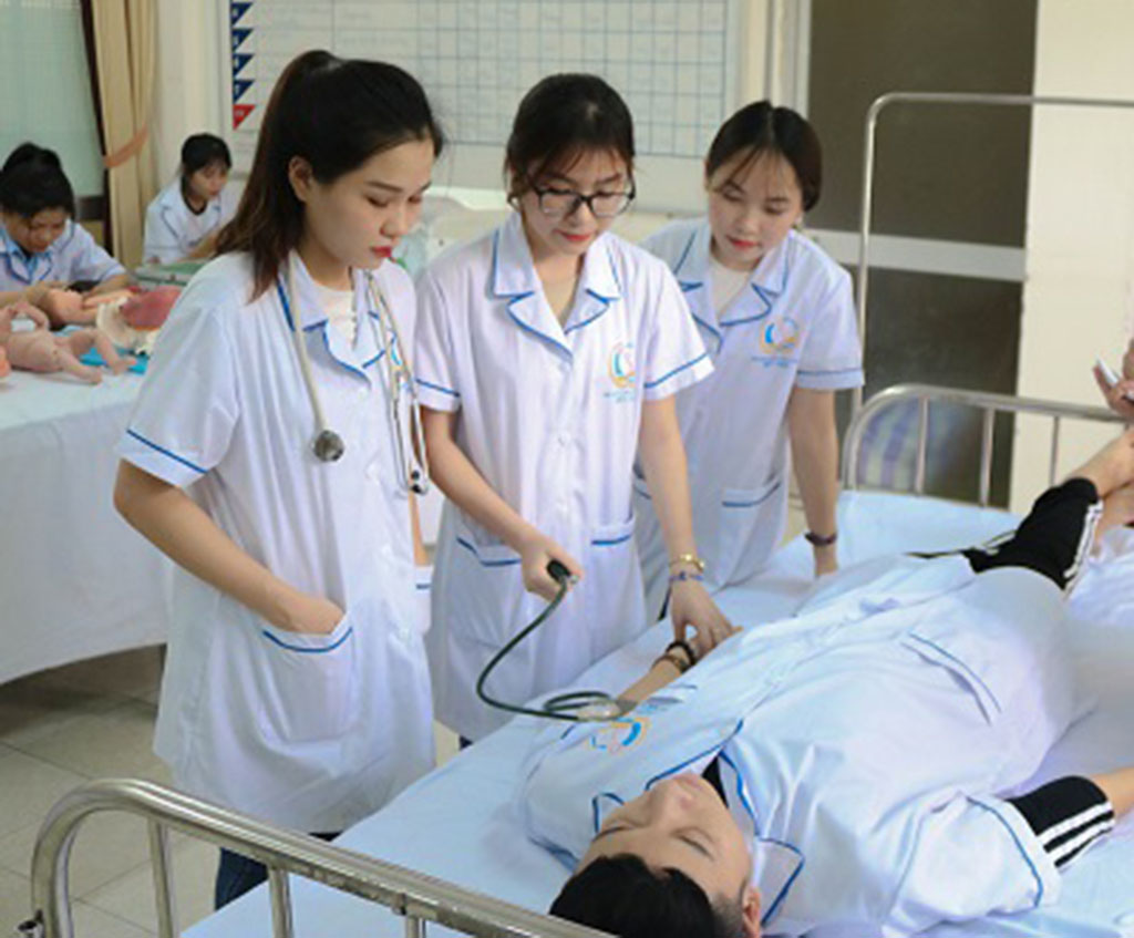Y sĩ đa khoa hệ cao đẳng